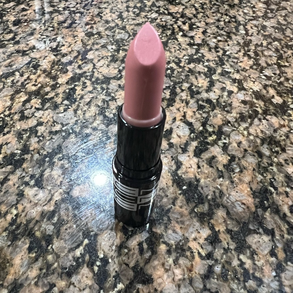Mac Soft Illusion lipstick